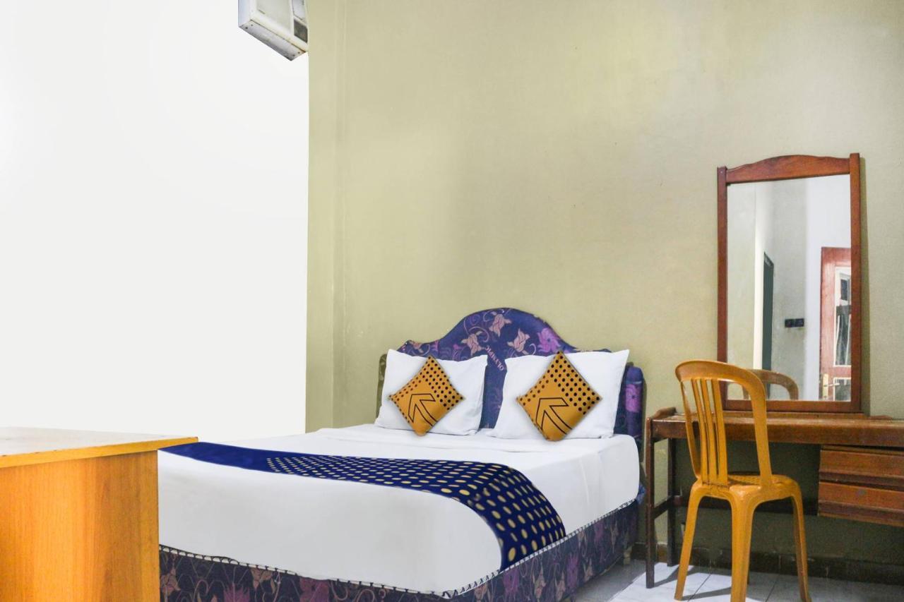 Spot On 91212 Hotel Kelimutu Kupang  Exterior photo