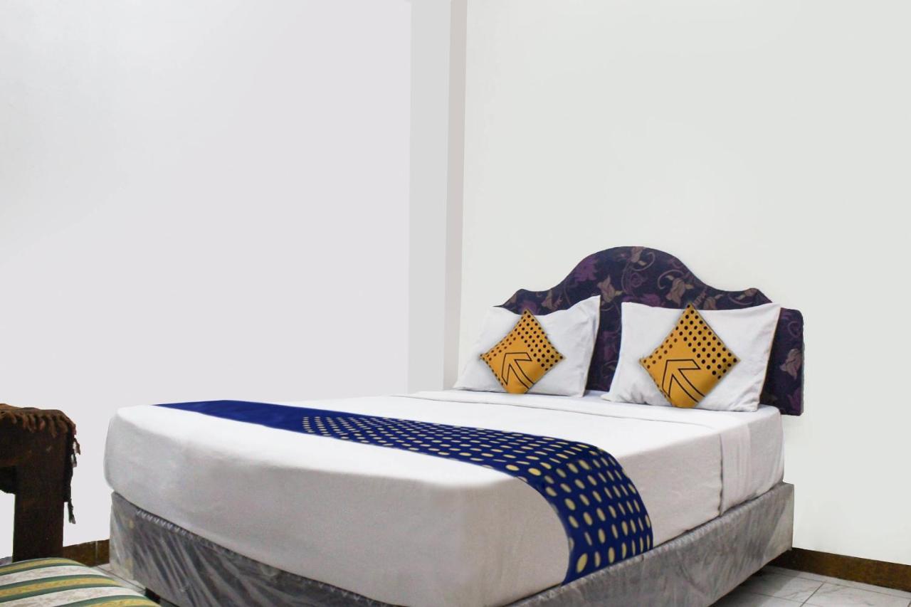 Spot On 91212 Hotel Kelimutu Kupang  Exterior photo