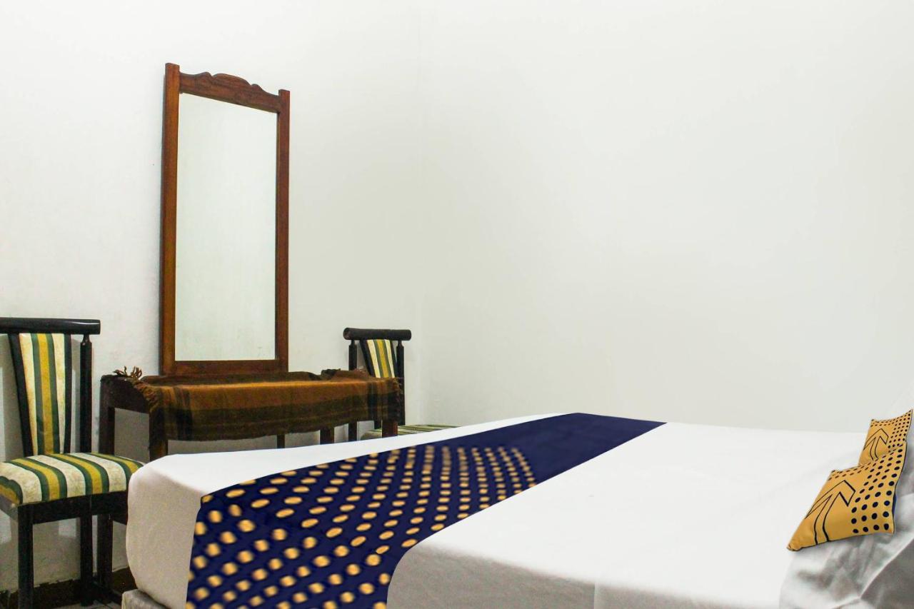 Spot On 91212 Hotel Kelimutu Kupang  Exterior photo