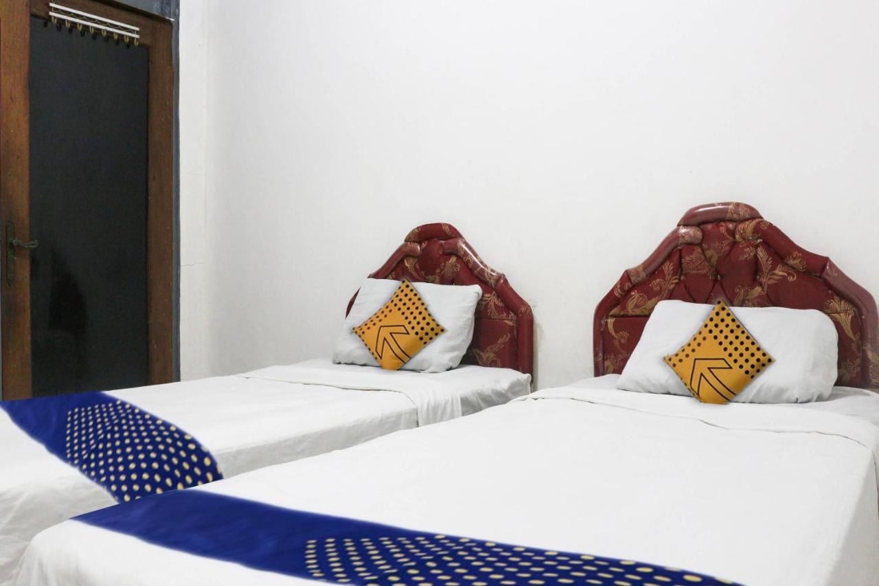 Spot On 91212 Hotel Kelimutu Kupang  Exterior photo