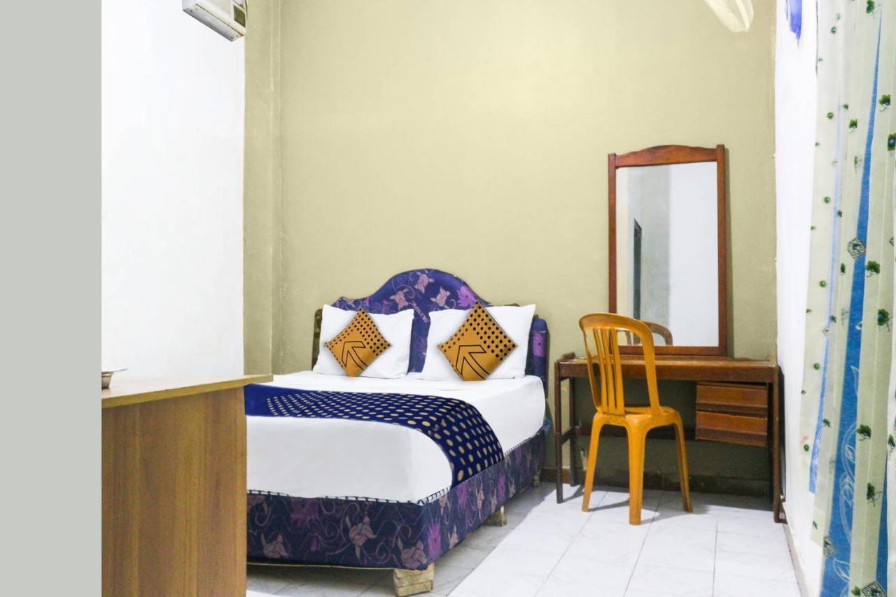 Spot On 91212 Hotel Kelimutu Kupang  Exterior photo