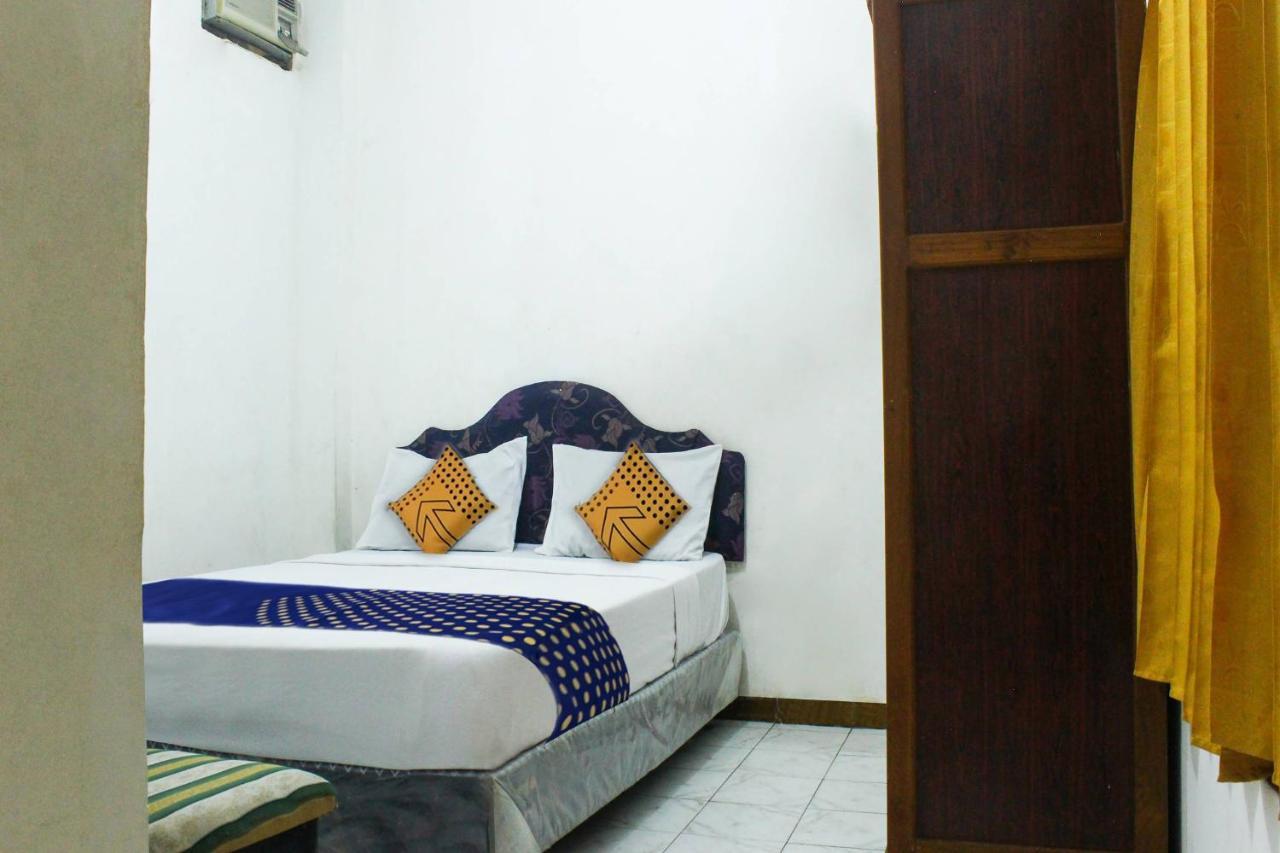 Spot On 91212 Hotel Kelimutu Kupang  Exterior photo