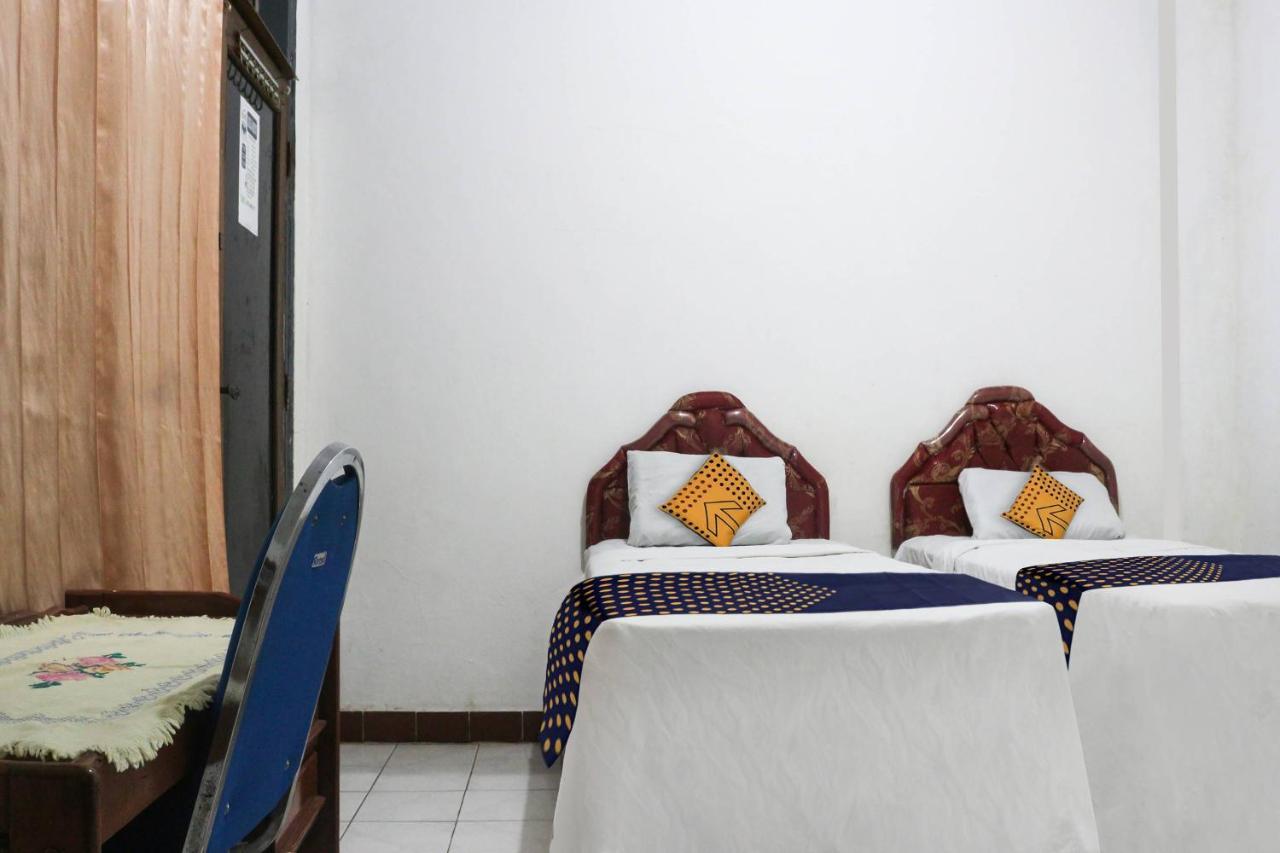 Spot On 91212 Hotel Kelimutu Kupang  Exterior photo